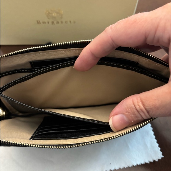 NWOT - Borgasets RFID Black Leather Zip Wristlet Clutch - Picture 4 of 6